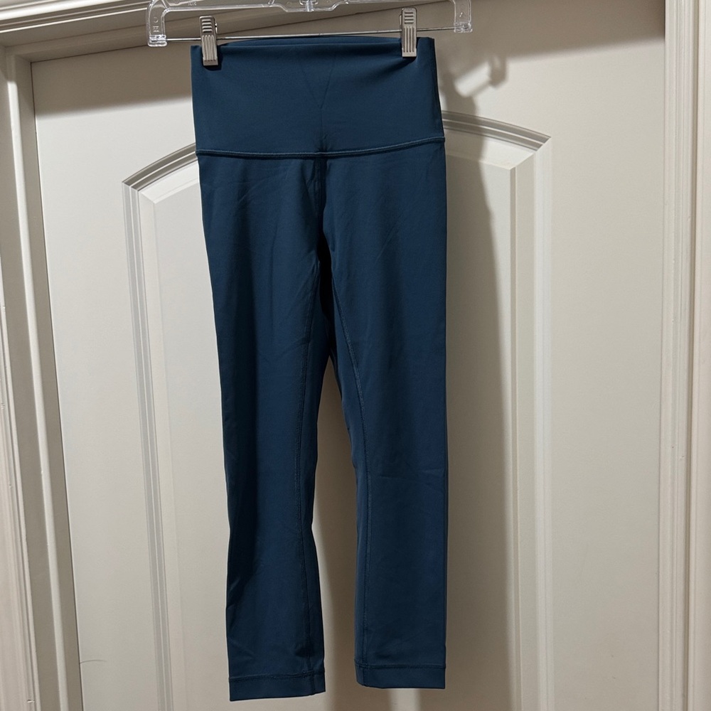 Lululemon Athletica Deep Blue cropped Leggings